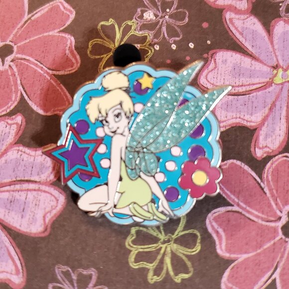 Tinker Bell Kneeling in Stars & Flower Disney Pin - Picture 1 of 8